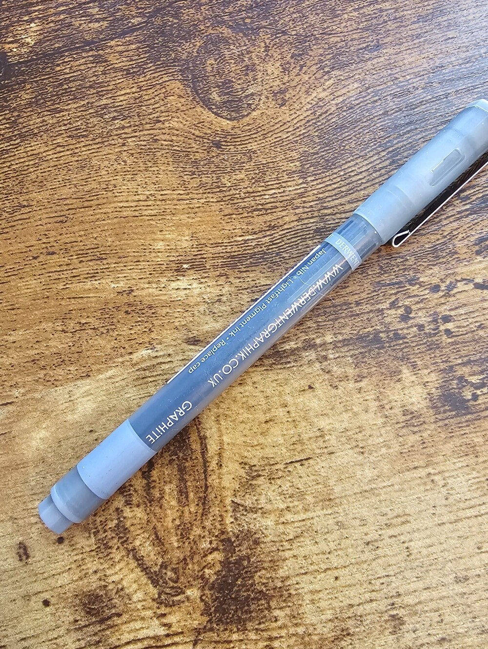 Derwent Graphik Line Maker fine liner pen with a 0.3mm nib - Picture 3 of 3